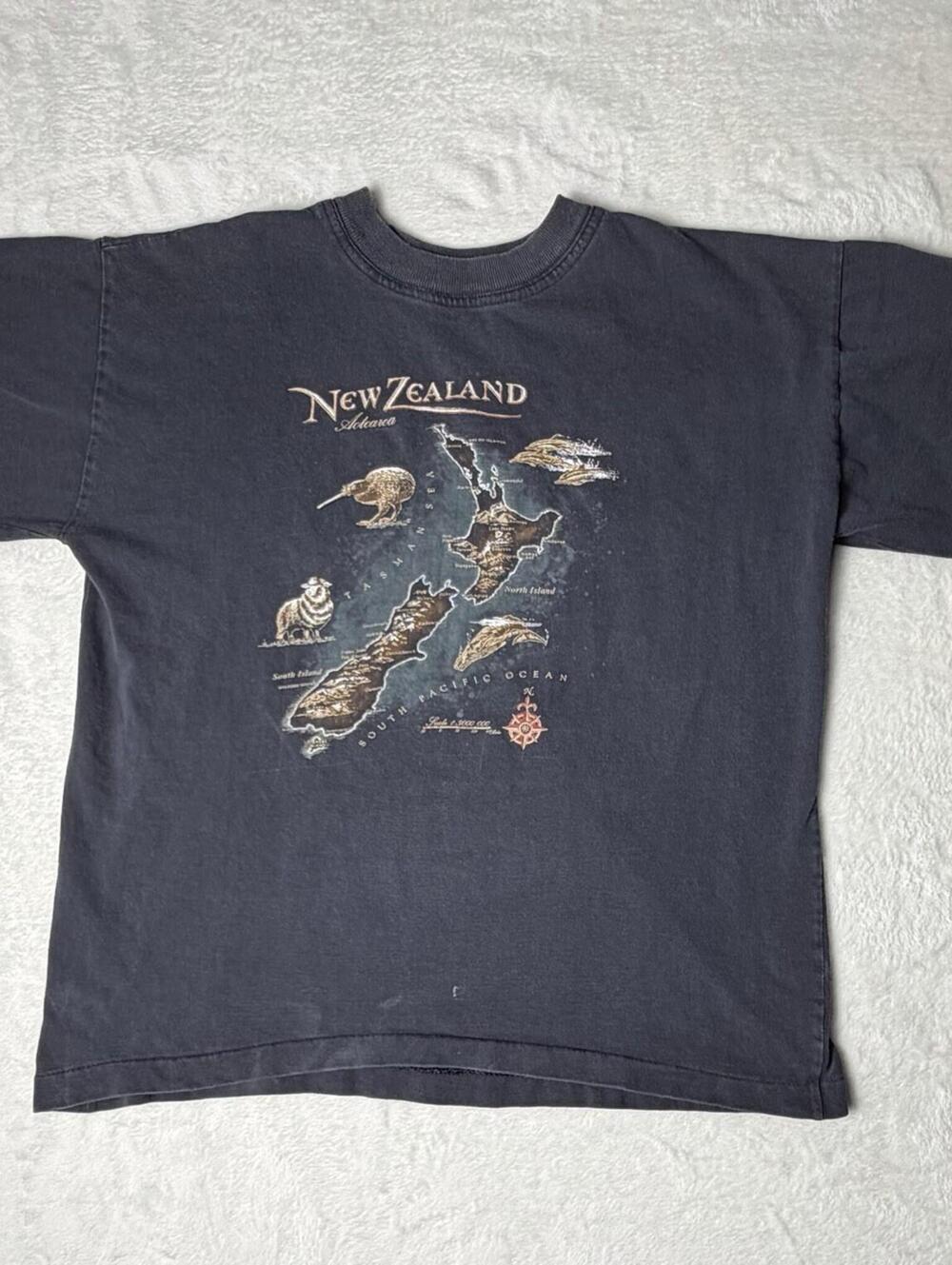 Vintage New Zealand Aotearoa Map T-Shirt Mens Size L Black Graphic Souvenir Tee